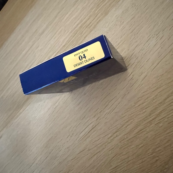 Estée Lauder Eyeshadow Quad - Picture 2 of 7